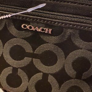 Coach wristlet wallet